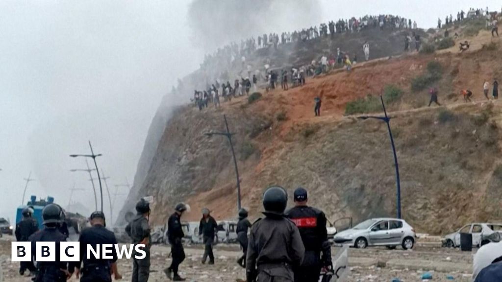 Watch: Moroccan police clash with migrants near border with Spain’s Ceuta Watch: Moroccan police clash with migrants near border with Spain’s Ceuta