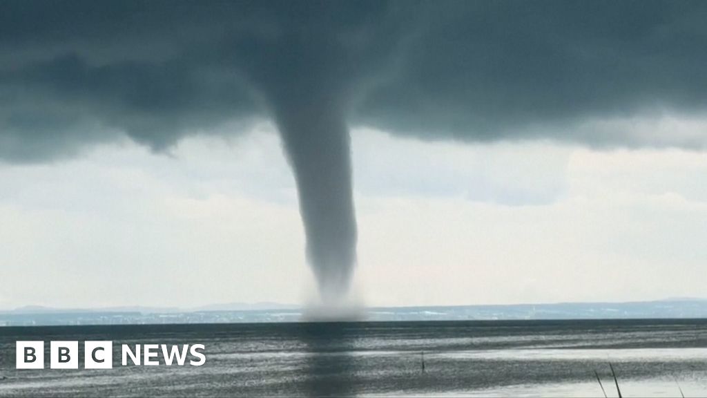 Moment huge waterspout twirls over lake in Germany Moment huge waterspout twirls over lake in Germany