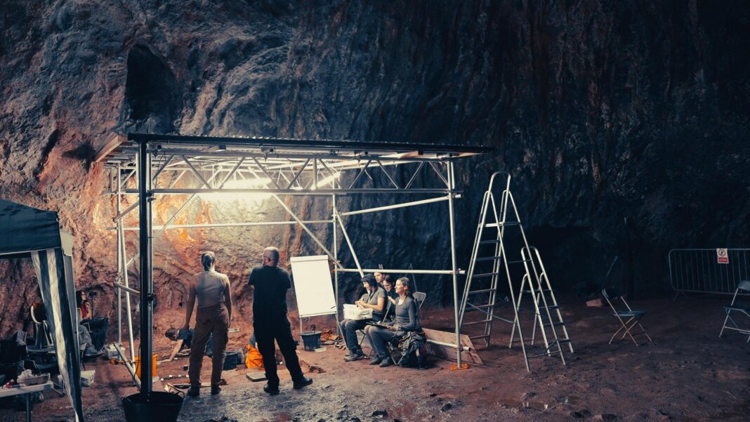 ‘Mind-blowing’ ancient bones discovery sparked by family holiday ‘Mind-blowing’ ancient bones discovery sparked by family holiday