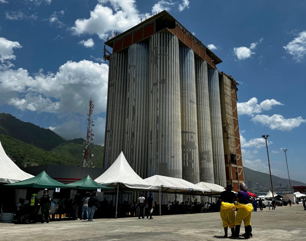 Anguished families left to identify Venezuela quake victims at makeshift morgue Anguished families left to identify Venezuela quake victims at makeshift morgue