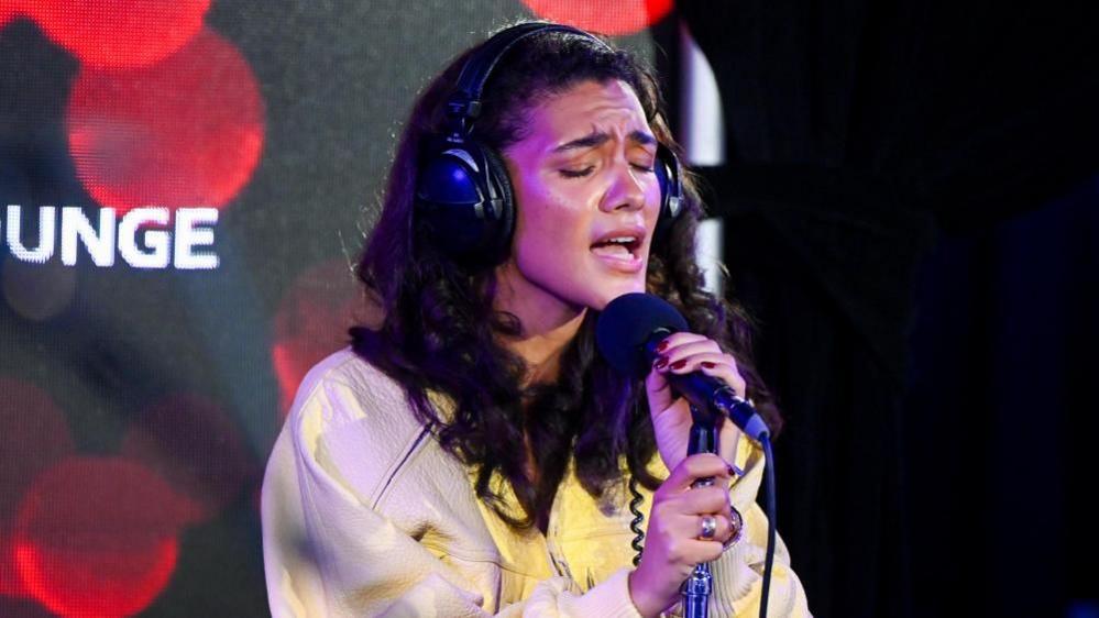 Olivia Dean performing on Radio 1's live lounge