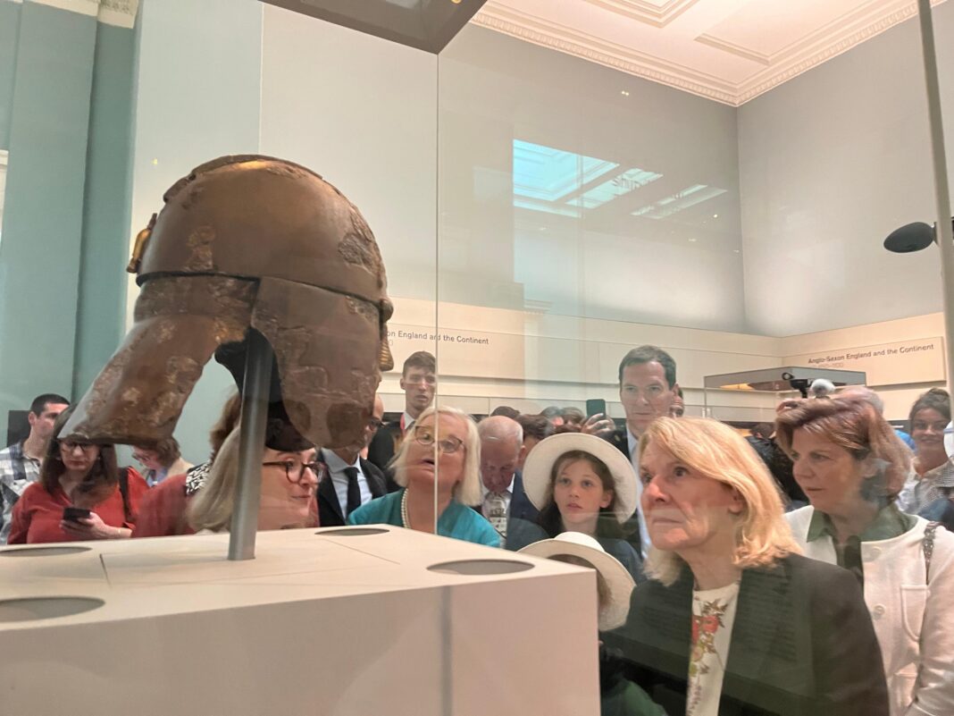 Bayeux Tapestry in ‘wonderful state’ after journey to London, French minister says Bayeux Tapestry in ‘wonderful state’ after journey to London, French minister says