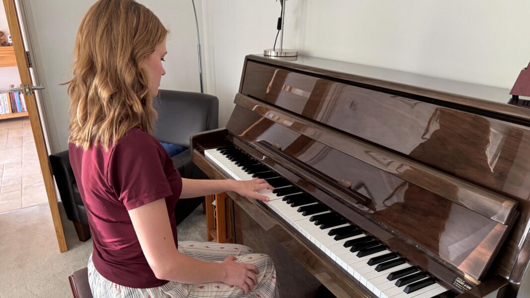 I passed my Grade 8 piano exam with one hand I passed my Grade 8 piano exam with one hand