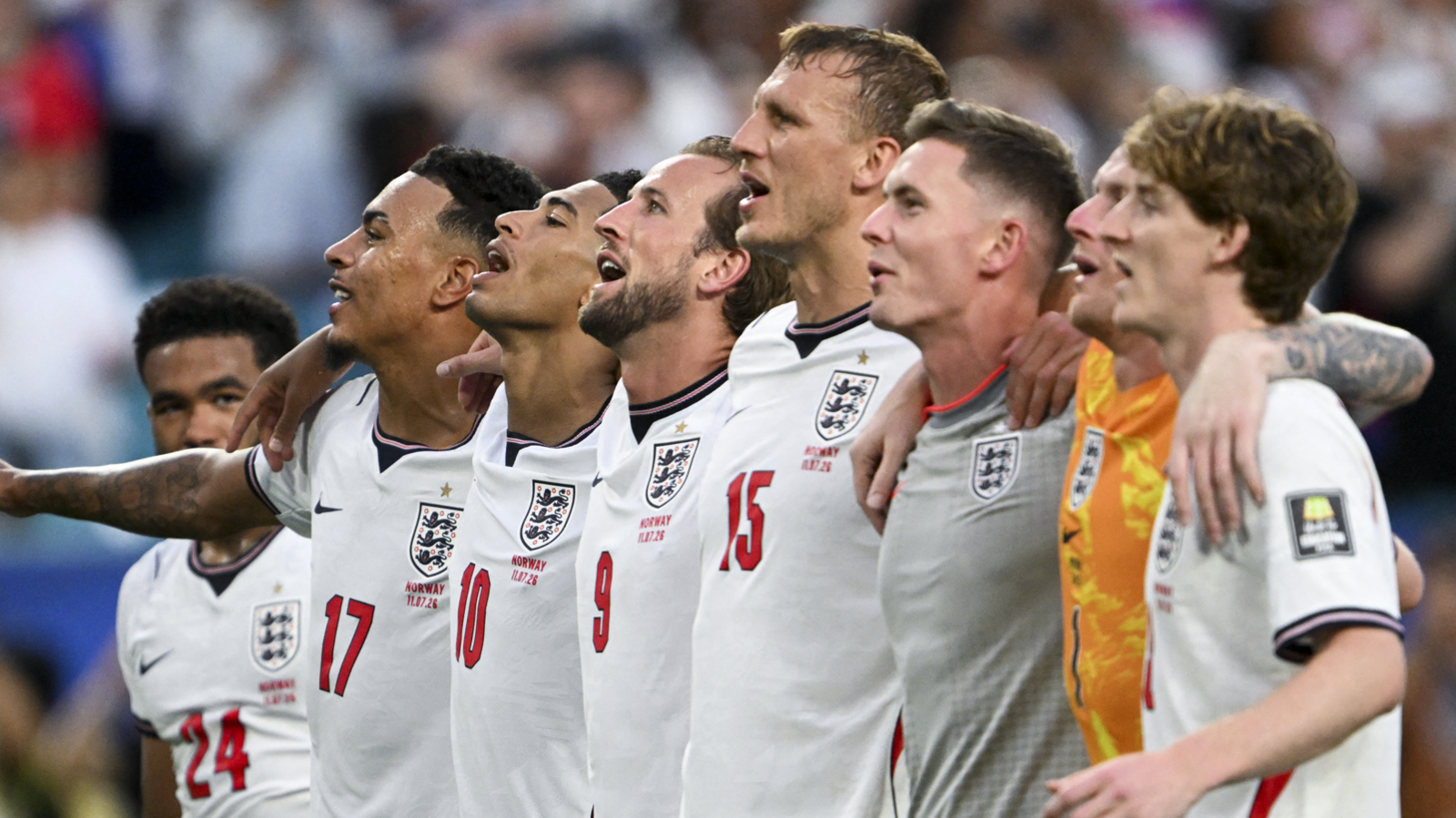 Reece James, Morgan Rogers, Jude Bellingham, Harry Kane and other players sing to fans
