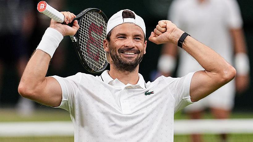 Grigor Dimitrov holds up his arms