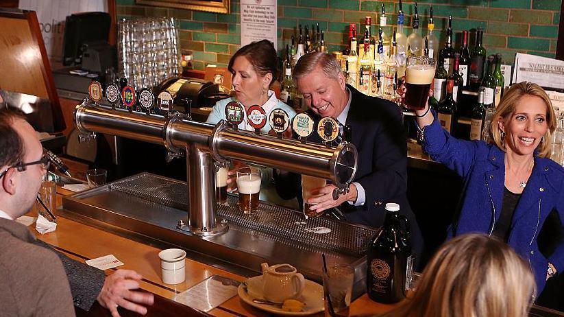 Graham and Nordone seen serving pints during a 2015 campaign event