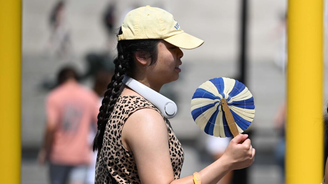 UK heatwave spreads further north and west as temperatures continue to climb UK heatwave spreads further north and west as temperatures continue to climb