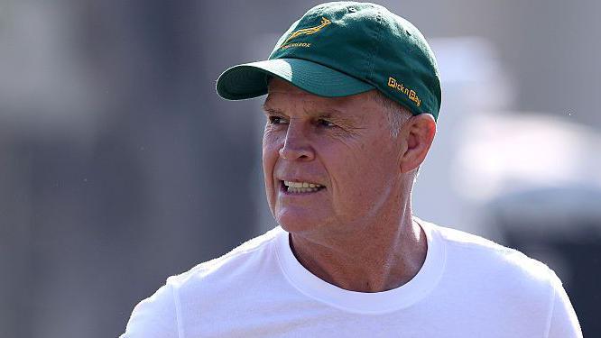 Rassie Erasmus looks on in training