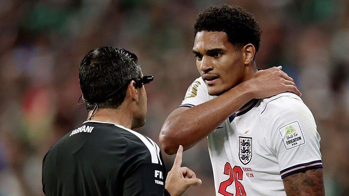 Jarell Quansah speaks to the referee during England v Mexico