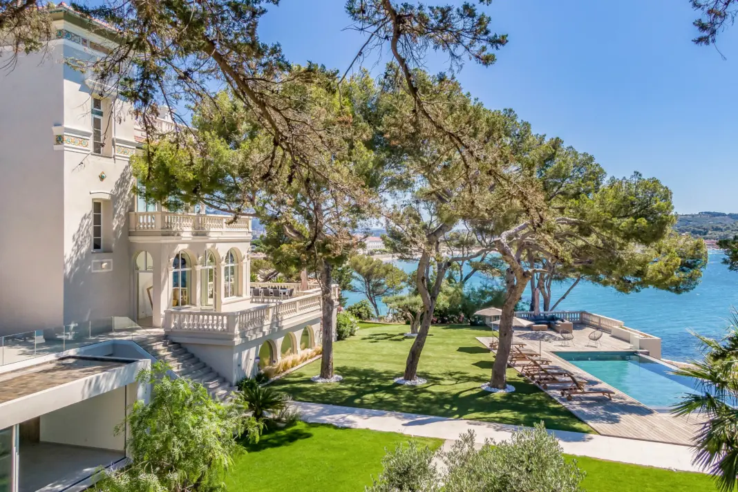 17 Dream Villas in the South of France, From 18th-Century Country Homes to Beachside Getaways 17 Dream Villas in the South of France, From 18th-Century Country Homes to Beachside Getaways
