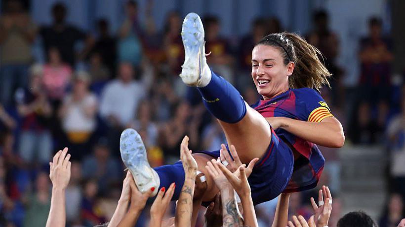 Alexia Putellas celebrated by Barcelona's players