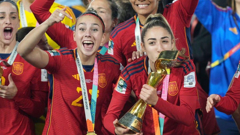 Spain lifting the 2023 Women's World Cup