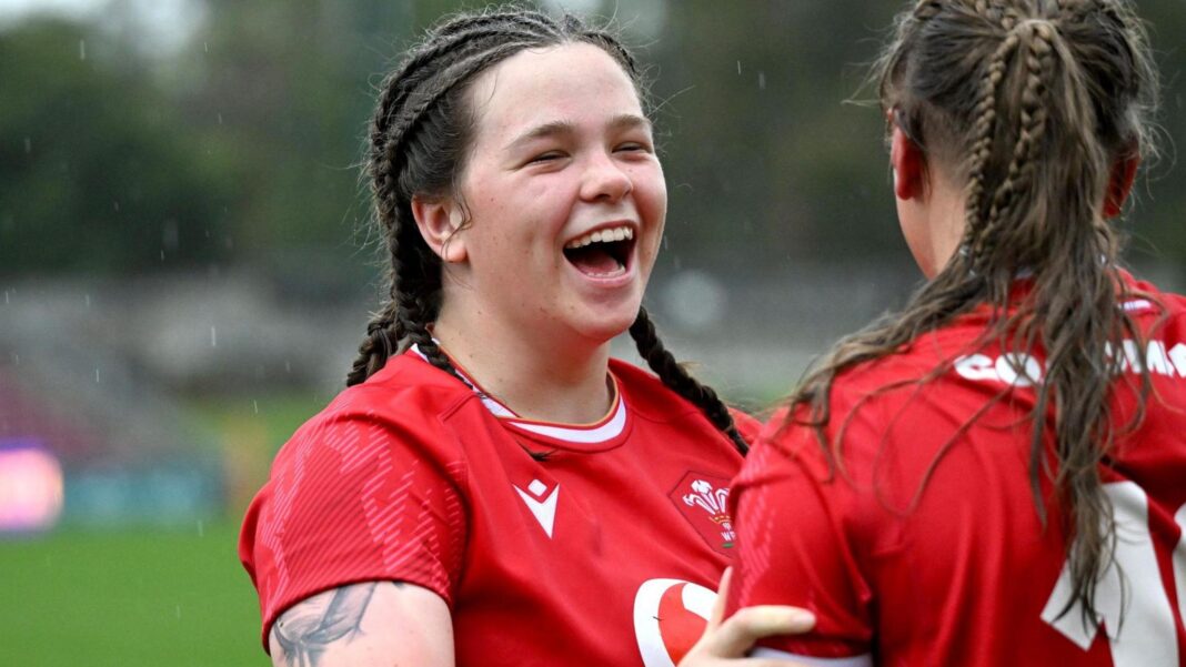 Wales prop Davies joins Exeter Chiefs Wales prop Davies joins Exeter Chiefs