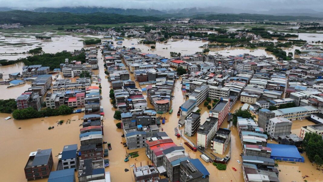 ‘The water just came so fast’: Typhoon triggers floods and rare tornadoes in China ‘The water just came so fast’: Typhoon triggers floods and rare tornadoes in China
