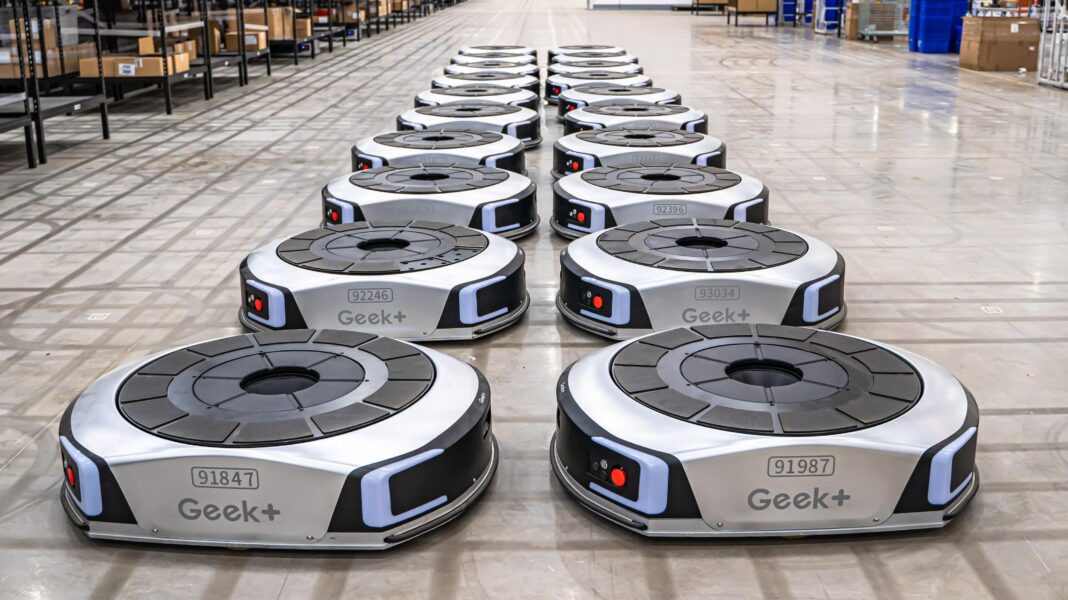 The Chinese robot army transforming the UK’s retail industry The Chinese robot army transforming the UK’s retail industry