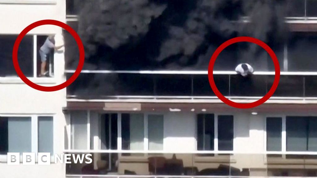 Watch: Moment man climbs balcony to escape Antwerp fire Watch: Moment man climbs balcony to escape Antwerp fire