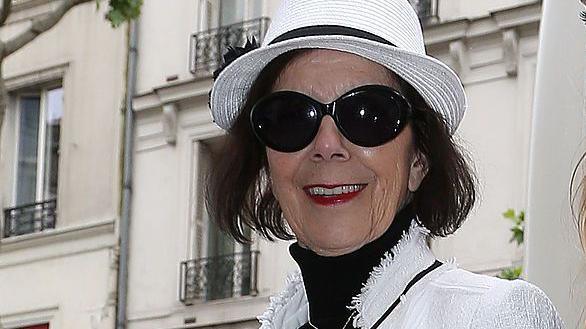 Mary Jo Campbell - the mother of Kris Jenner smiles while wearing dark sunglasses, a white hat and blazer.