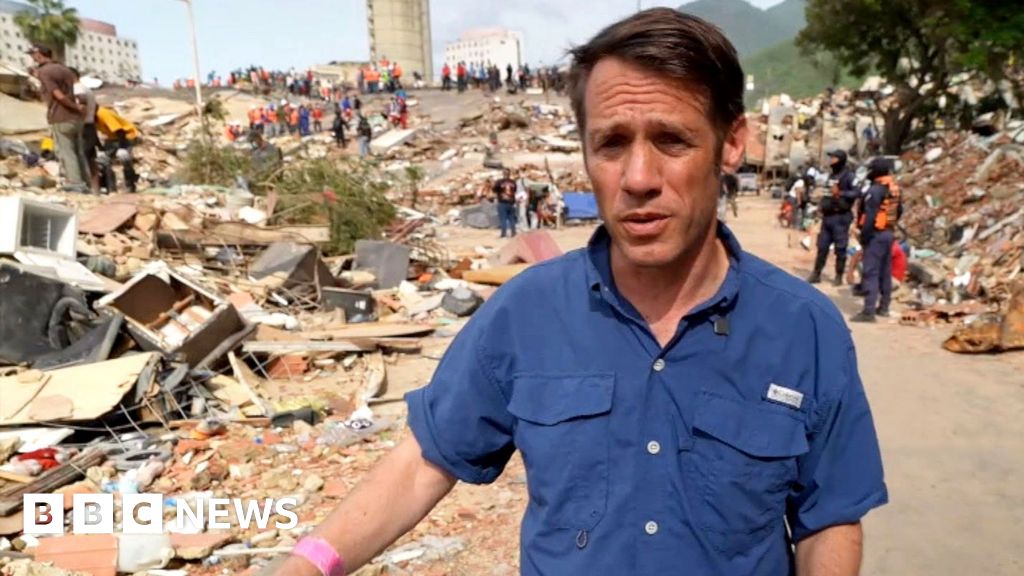 Families search for earthquake survivors in one of Venezuela’s hardest hit areas Families search for earthquake survivors in one of Venezuela’s hardest hit areas