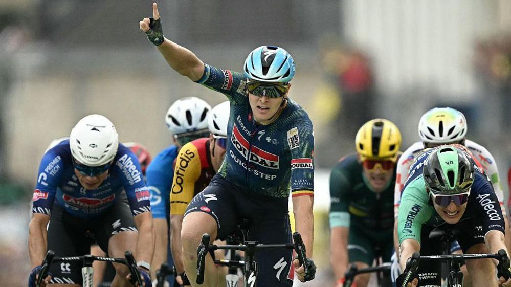 Merlier clinches sprint finish to win stage 12 of Tour Merlier clinches sprint finish to win stage 12 of Tour