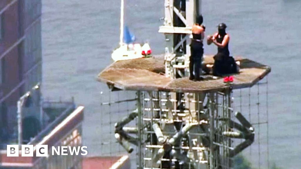 Watch: Couple scale Empire State Building, get engaged and are arrested Watch: Couple scale Empire State Building, get engaged and are arrested