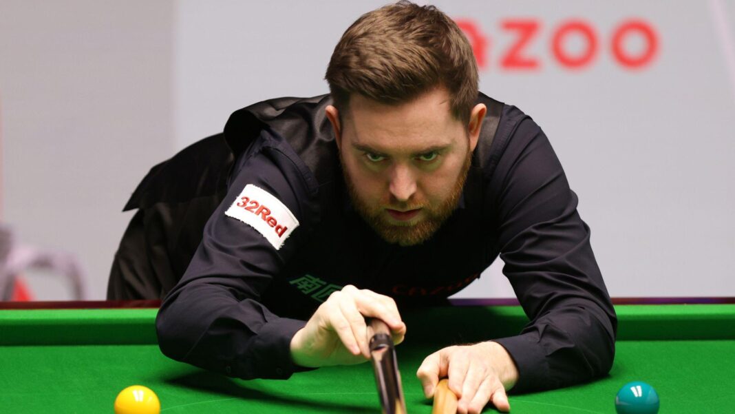 Jones beats Gilbert to win first professional title Jones beats Gilbert to win first professional title