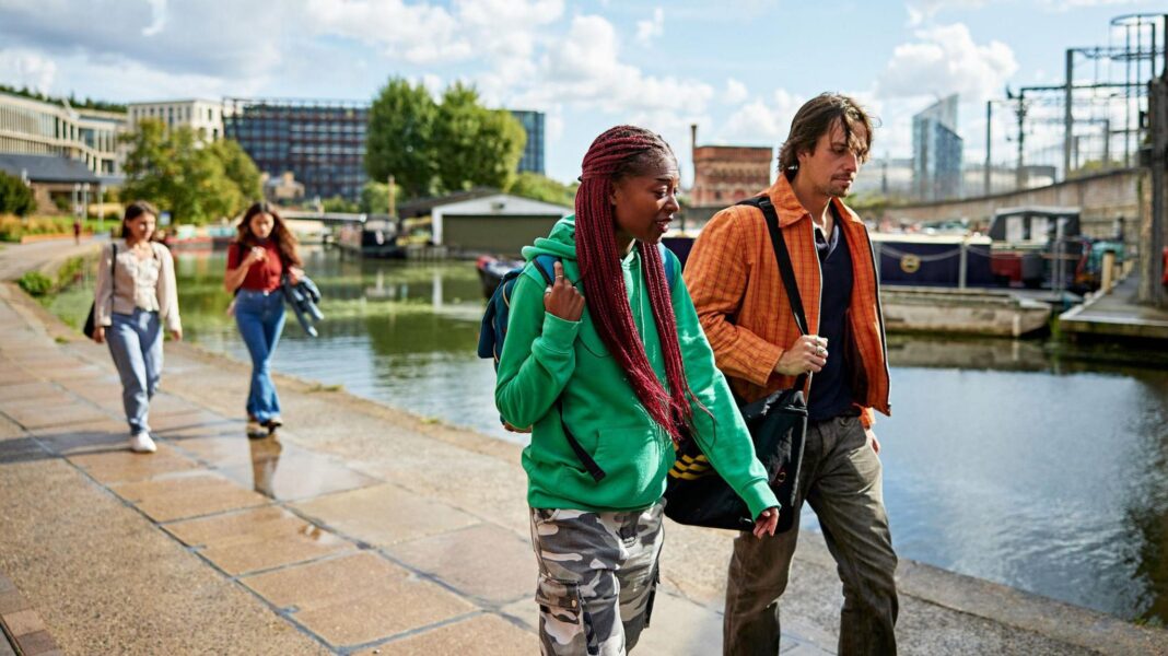 NHS to reward people who walk 30 minutes a day NHS to reward people who walk 30 minutes a day