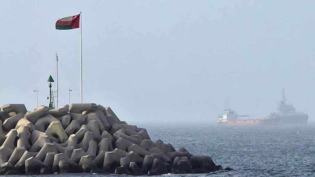 Oil prices fall as Iran and US pause strikes over Strait of Hormuz tensions Oil prices fall as Iran and US pause strikes over Strait of Hormuz tensions
