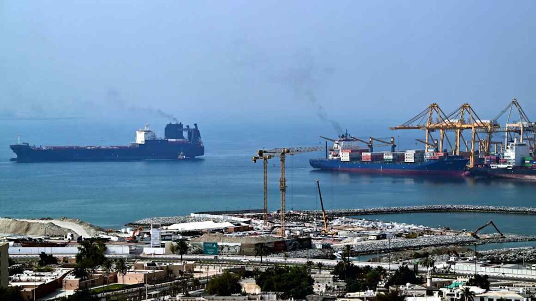 US pauses Iran strikes as Oman pursues Hormuz transit deal US pauses Iran strikes as Oman pursues Hormuz transit deal