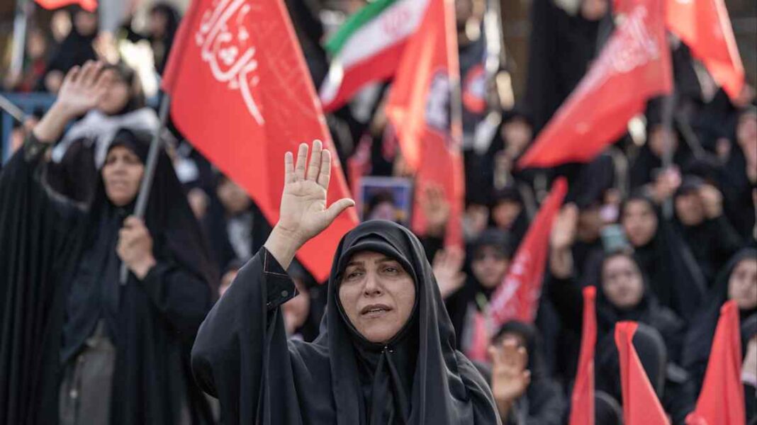 Iran mourners demand revenge at ayatollah’s funeral Iran mourners demand revenge at ayatollah’s funeral