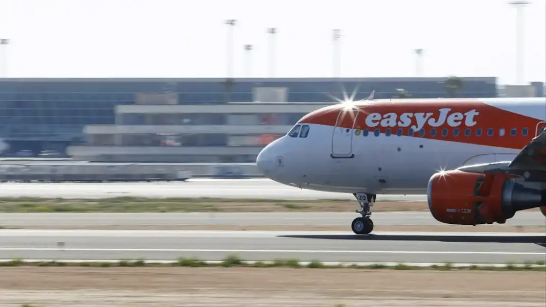 Apollo trumps Castlelake with £5.7bn deal to buy easyJet Apollo trumps Castlelake with £5.7bn deal to buy easyJet