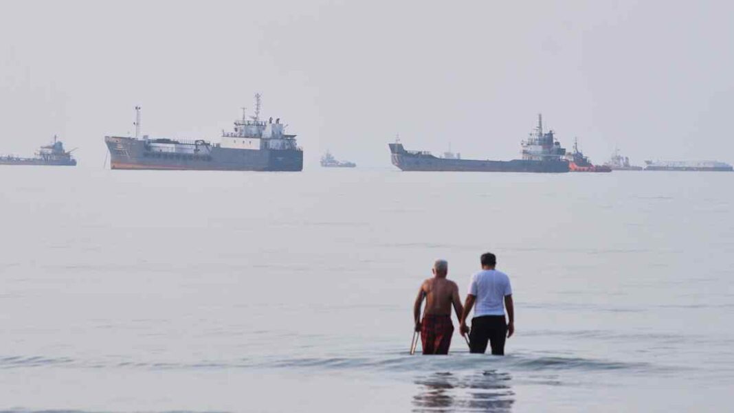 US will ‘run’ Strait of Hormuz after strikes with Iran, Trump says US will ‘run’ Strait of Hormuz after strikes with Iran, Trump says