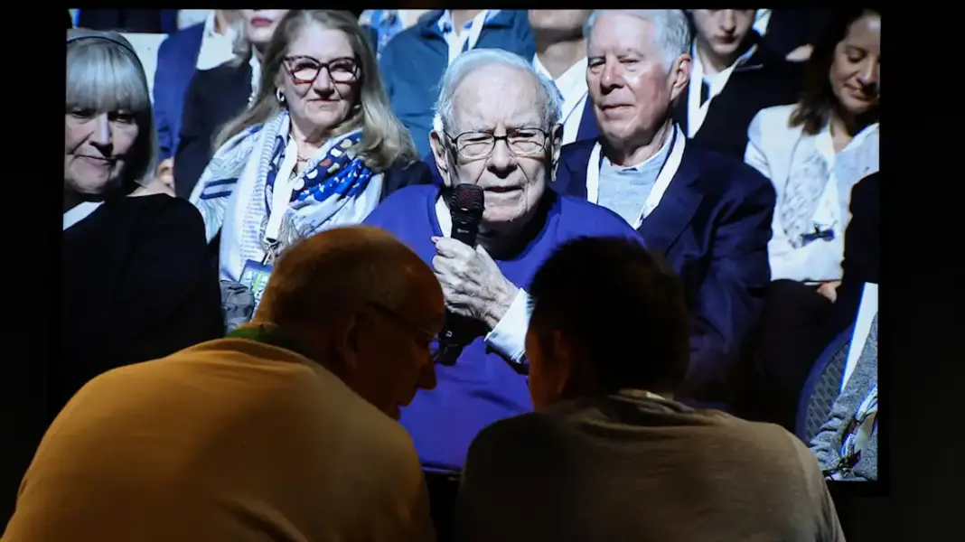 Buffett describes Gates’s relationship with Epstein as ‘distasteful’ Buffett describes Gates’s relationship with Epstein as ‘distasteful’