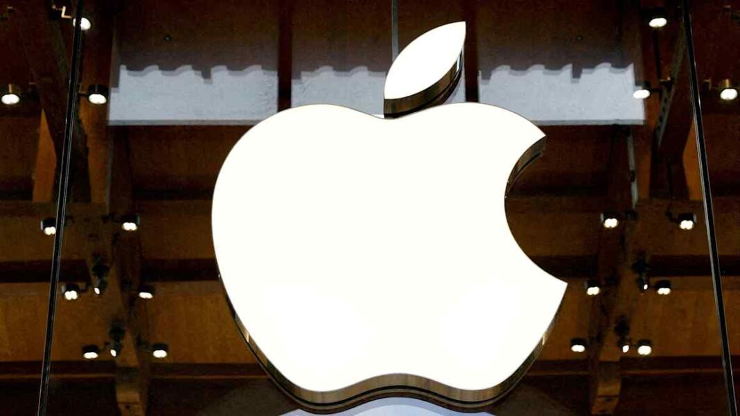 Apple defies smartphone downturn with strong iPhone sales Apple defies smartphone downturn with strong iPhone sales