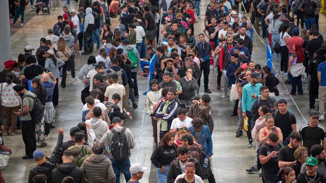 Spain immigration amnesty draws 1.2mn applicants Spain immigration amnesty draws 1.2mn applicants
