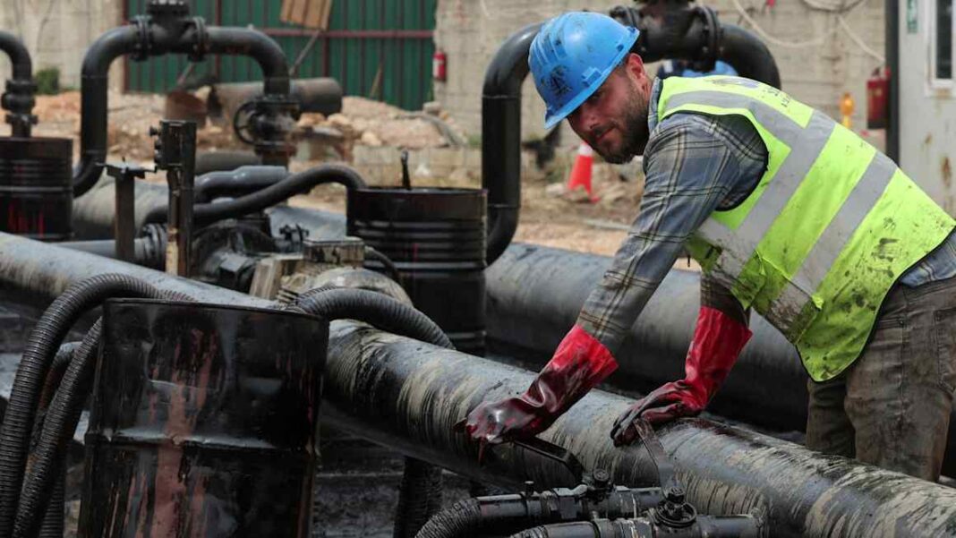 Chevron and Iraq seek to bypass Strait of Hormuz with Syria pipeline Chevron and Iraq seek to bypass Strait of Hormuz with Syria pipeline