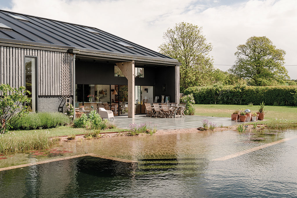 Properties for sale with swimming pools: School Farm Barn, Maxstroke, Warwickshire