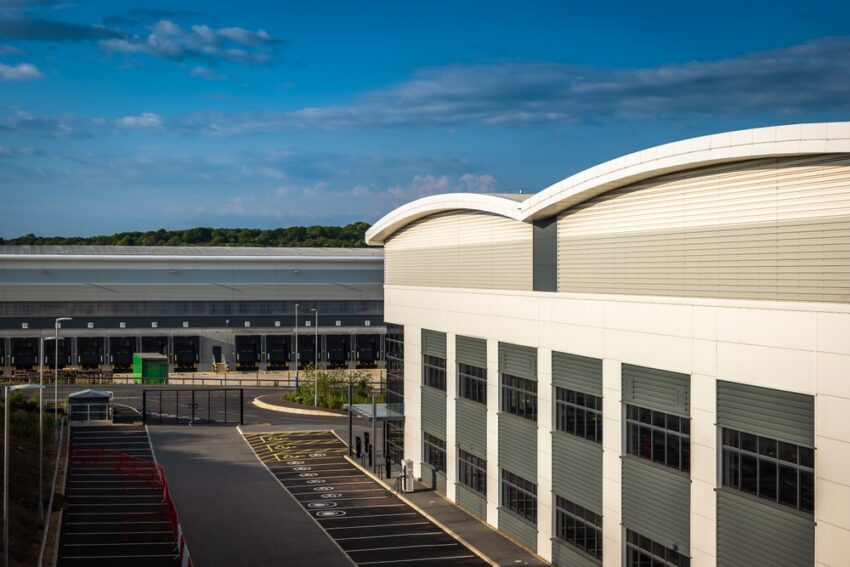 UK warehouse market grows 61% in a decade as firms hold more stock UK warehouse market grows 61% in a decade as firms hold more stock