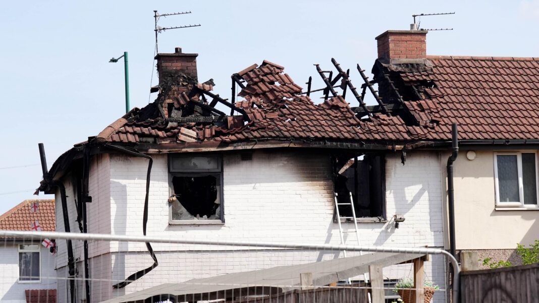 Murder probe as two people dead in house fire in Middlesbrough Murder probe as two people dead in house fire in Middlesbrough