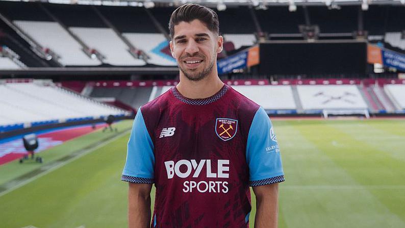 West Ham United unveil new signing Manor Solomon at London Stadium on August 10, 2026 in London, England.