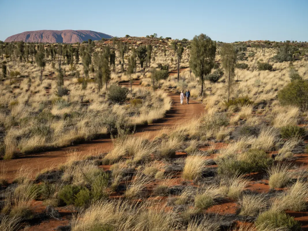 Witnessing Red-Rock Wonder Uluṟu in a New Light Witnessing Red-Rock Wonder Uluṟu in a New Light