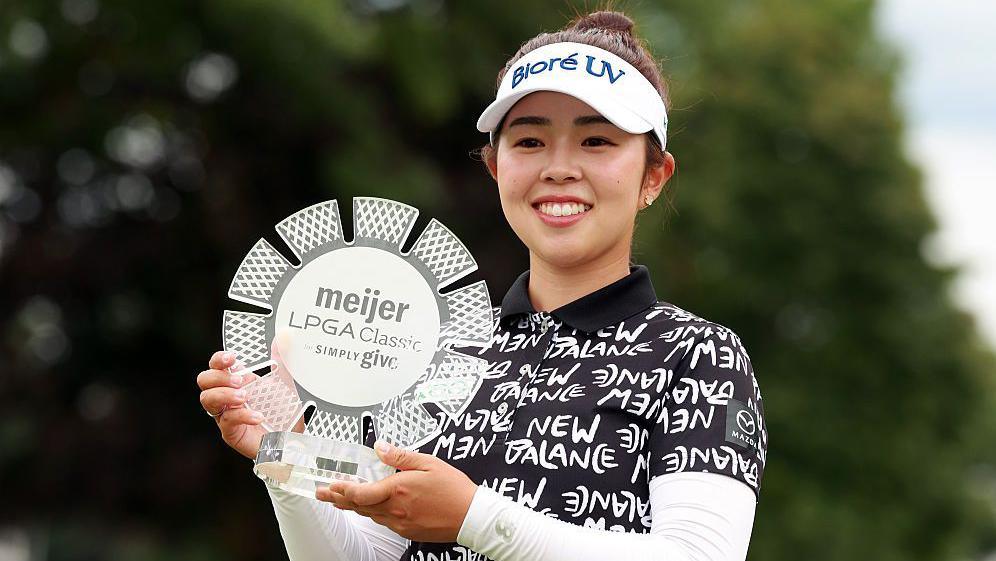 Miyu Yamashita holds the trophy after winning the Meijer LPGA Classic in 2026
