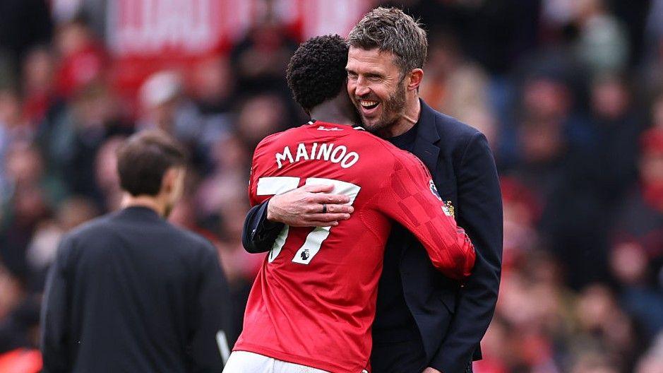 Manchester United head coach Michael Carrick and midfielder Kobbie Mainoo
