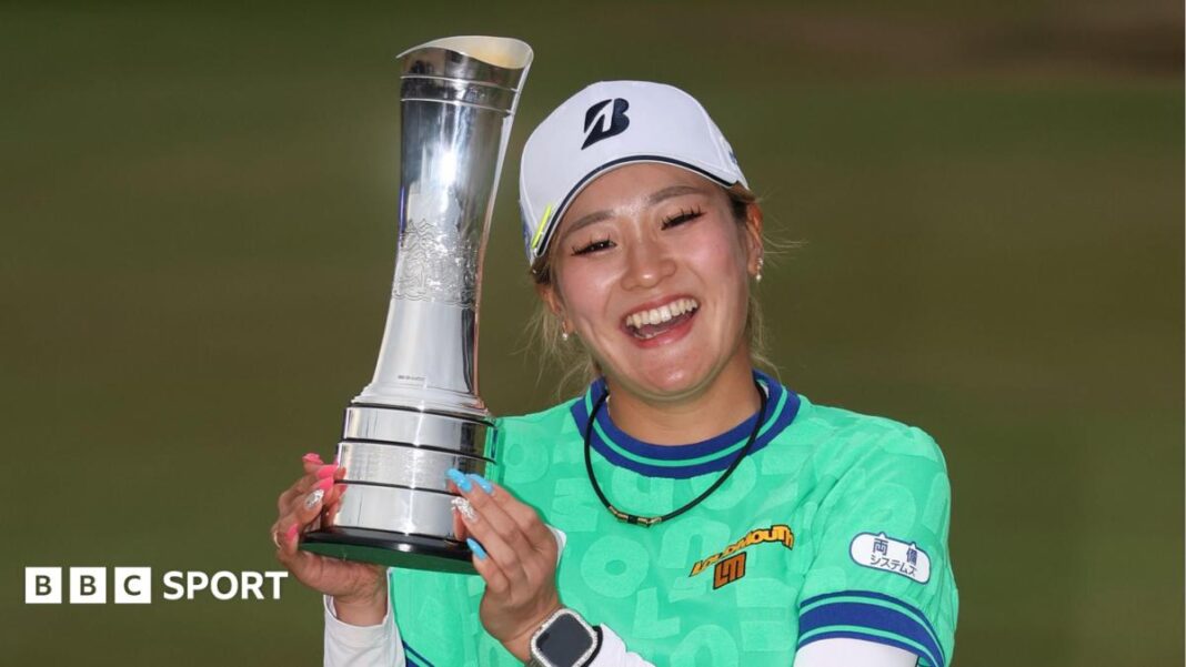Kuwaki wins Women’s Open after Henseleit’s ball strikes marshal Kuwaki wins Women’s Open after Henseleit’s ball strikes marshal