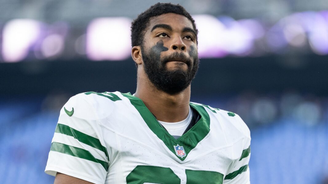 Jets’ Stiggers in hospital after collapsing in practice Jets’ Stiggers in hospital after collapsing in practice