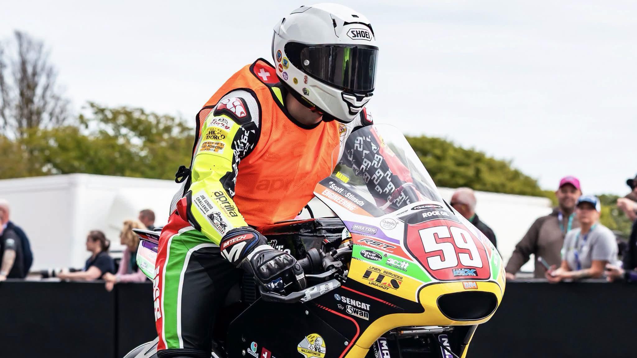 Mauro Poncini on his racing bike. He is wearing an orange newcomers bib over his leathers. The bike has 59 on the front.