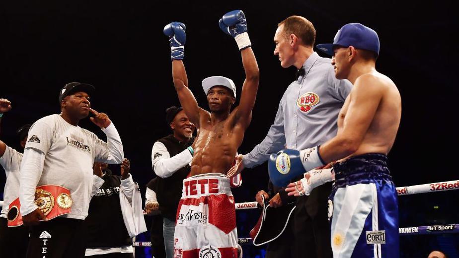Zolani Tete raises his hands in victory as Omar Andres Narvaez claps