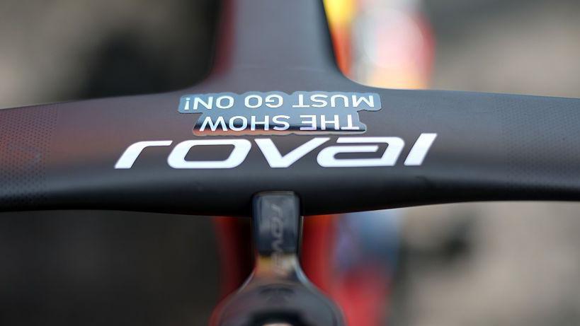 Handlebars with the slogan 'the show must go on' at the Tour of Britain