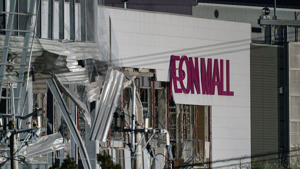 Two workers killed in blast after re-entering quake-hit Japan mall on boss’ order Two workers killed in blast after re-entering quake-hit Japan mall on boss’ order