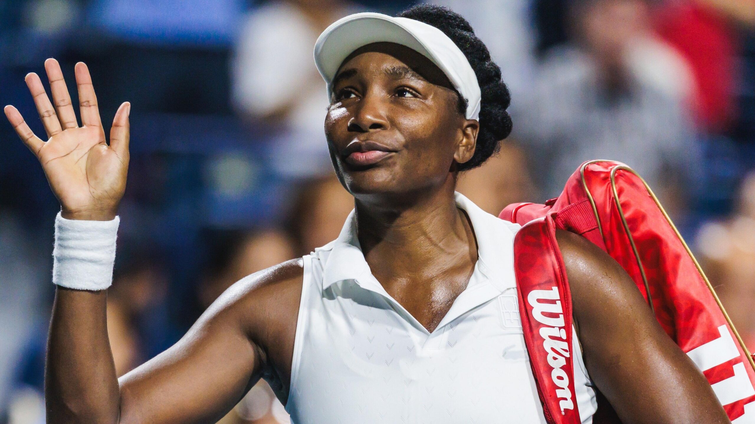 Venus Williams waves to the crowd at the Cincinnati Open