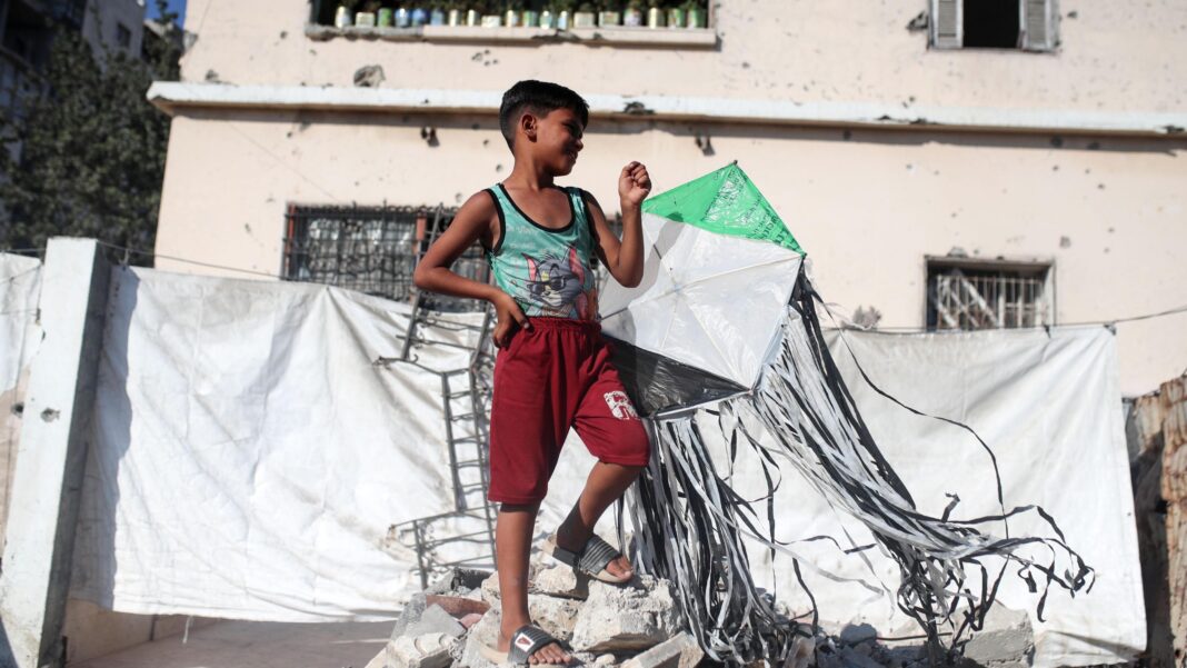 Israel warns of ‘forceful’ response to kites flown from Gaza Israel warns of ‘forceful’ response to kites flown from Gaza